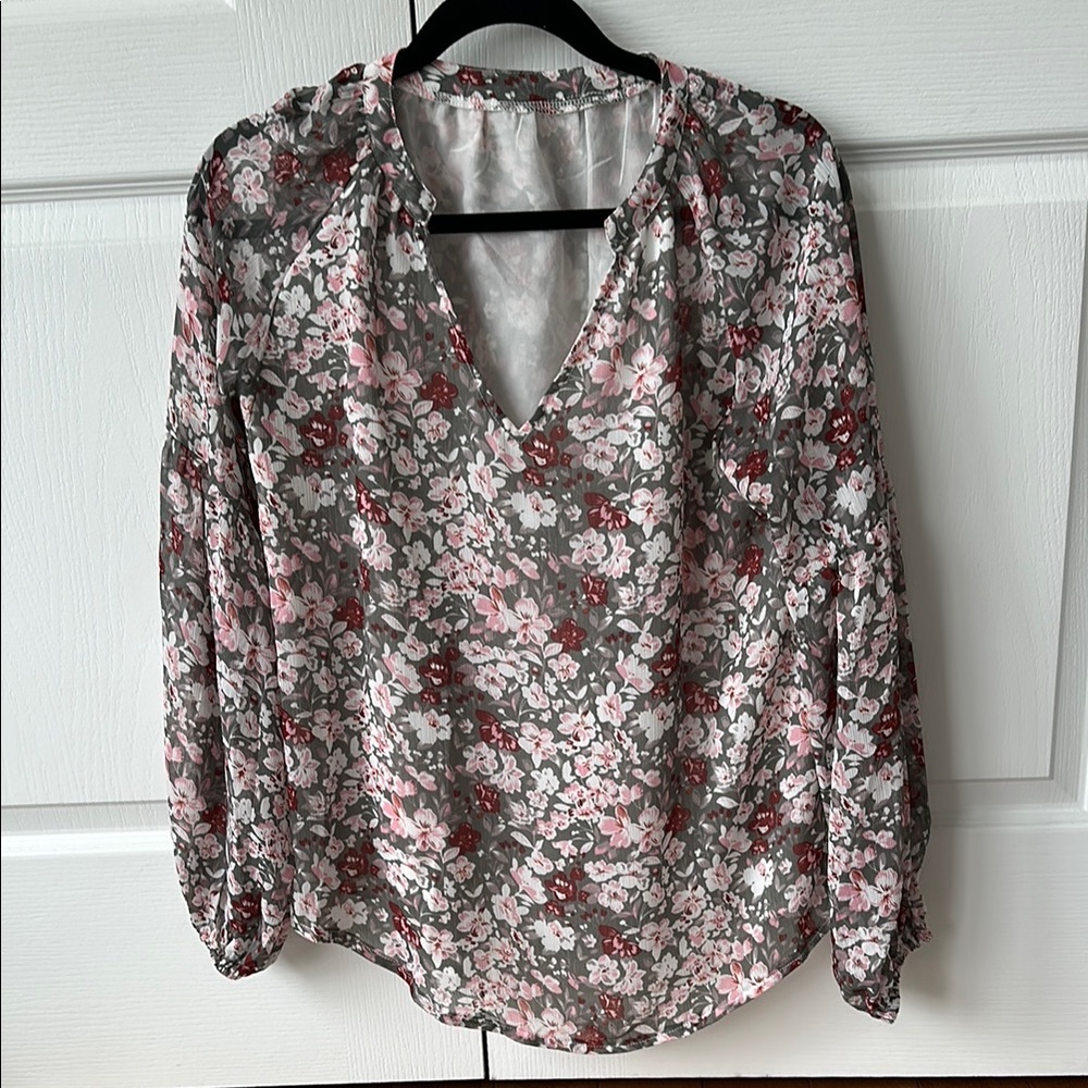 Pink and Gray Floral Fitted Blouse with Long Sleeves